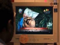 Tamil liderinin cesedini ekranda  teşhir ettiler