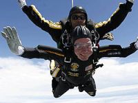 Baba Bush 85. yaşını havada kutladı