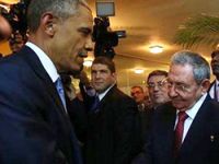 Obama ile Castro Amerika Zirvesi'nde el sıkıştı