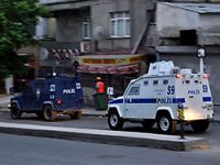 Gazi Mahallesi'nde polis baskını: 20 gözaltı