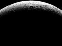 Satürn’ün uydusuna son yakın çekim
