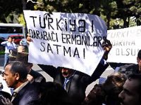 Azeriler, Gül ve Erdoğan'ın fotoğraflarını yaktı