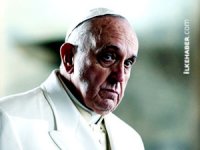 Papa 25 dakika boyunca asansörde mahsur kaldı