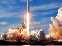 Dünyanın en güçlü roketi Falcon Heavy uzaya fırlatıldı