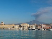 Etna Yanardağı denize doğru kayıyor