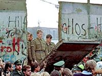 Berlin Duvarı'nın yıkılışı kutlanıyor