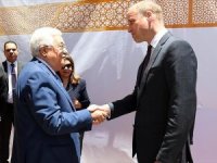 Prens William Ramallah'ta Mahmud Abbas ile görüştü