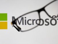 Microsoft, Apple'ın ünvanını geri aldı