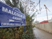 ABD Büyükelçiliğinin bulunduğu caddeye 'Malcolm X' tabelası asıldı