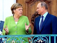 Putin ile Merkel telefonda görüştü
