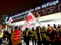 Almanya'da 3 havalimanında uyarı grevi