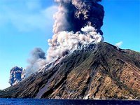 Stromboli Yanardağı faaliyete geçti