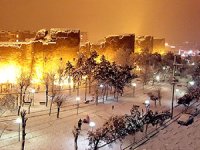 Diyarbakır surları beyaza büründü