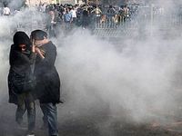 İran'da protestocular yine sokakta