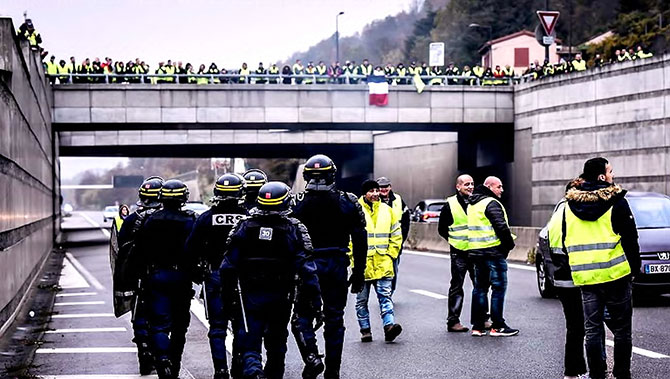 34fb31786f58574118787d888852e744-saint-etienne-des-casseurs-font-degenerer-un-defile-de-gilets-jaunes.jpg