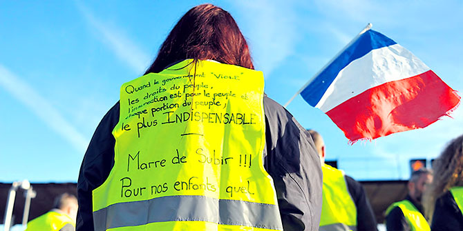 gilets-jaunes-a-paris-et-en-province-retour-sur-l-acte-ii-de-la-mobilisation.jpg