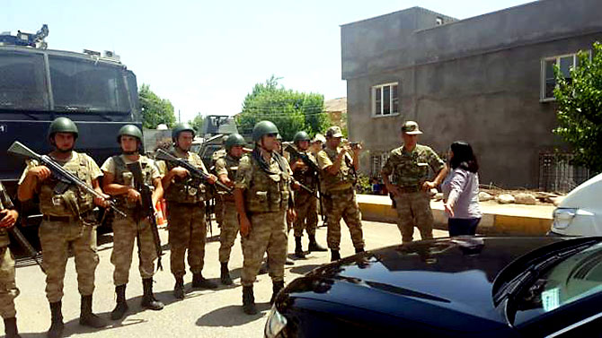 sirnak-vekillere-engelleme-2.jpg sirnak-vekillere-engelleme-2.jpg